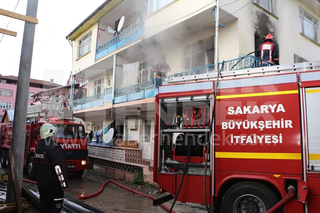 Haber: Hendek’te İkinci Katta Çıkan Yangın Korkuttu - Galeri-2