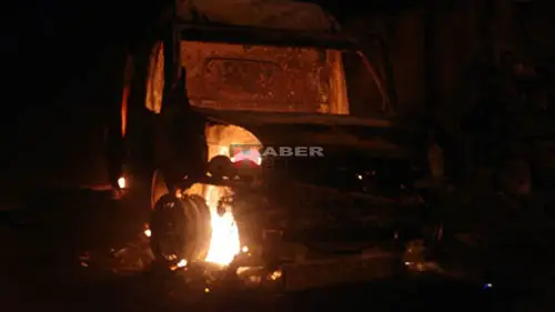 PARK HALİNDE YANAN ARAÇ HURDAYA DÖNDÜ