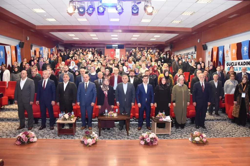Haber: AK Parti Kadın Kollarında Yeni Başkan Yılkın Oldu - Galeri-1