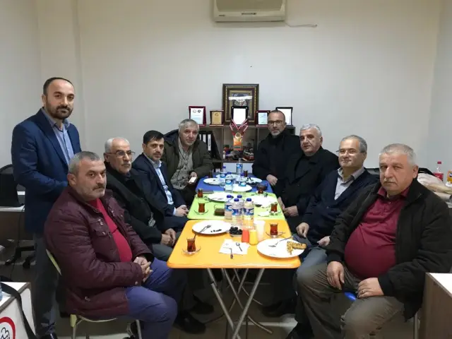 SOFU KAHVALTIDA HENDEKLİ GAZETECİLERİN KONUĞU OLDU