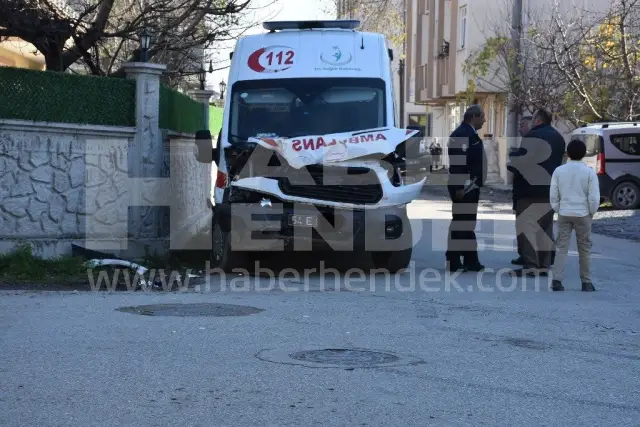 112 Ambulansı Hasta Almaya Giderken Kaza Yaptı 3 Kişi Yaralandı