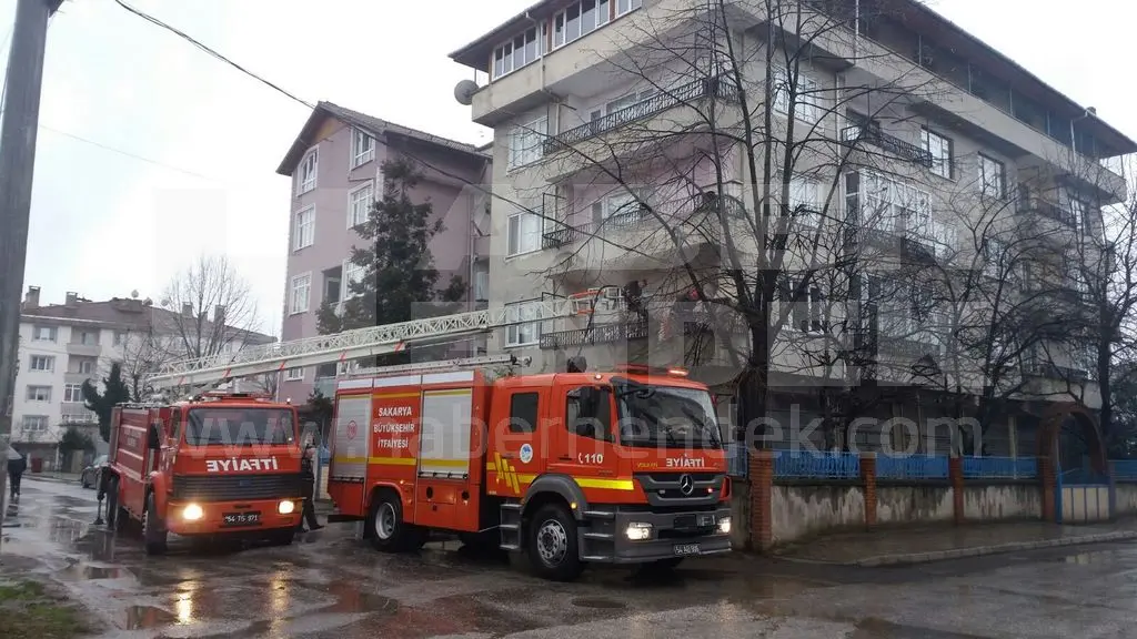 Haber: Balkonda Çıkan Yangın Büyümeden Söndürüldü - Öne Çıkan