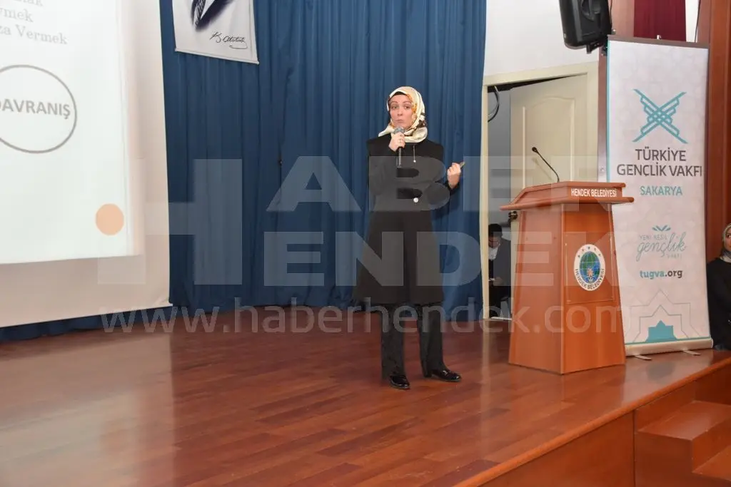 Haber: Yazar Tongar’a Büyük İlgi - Galeri-1