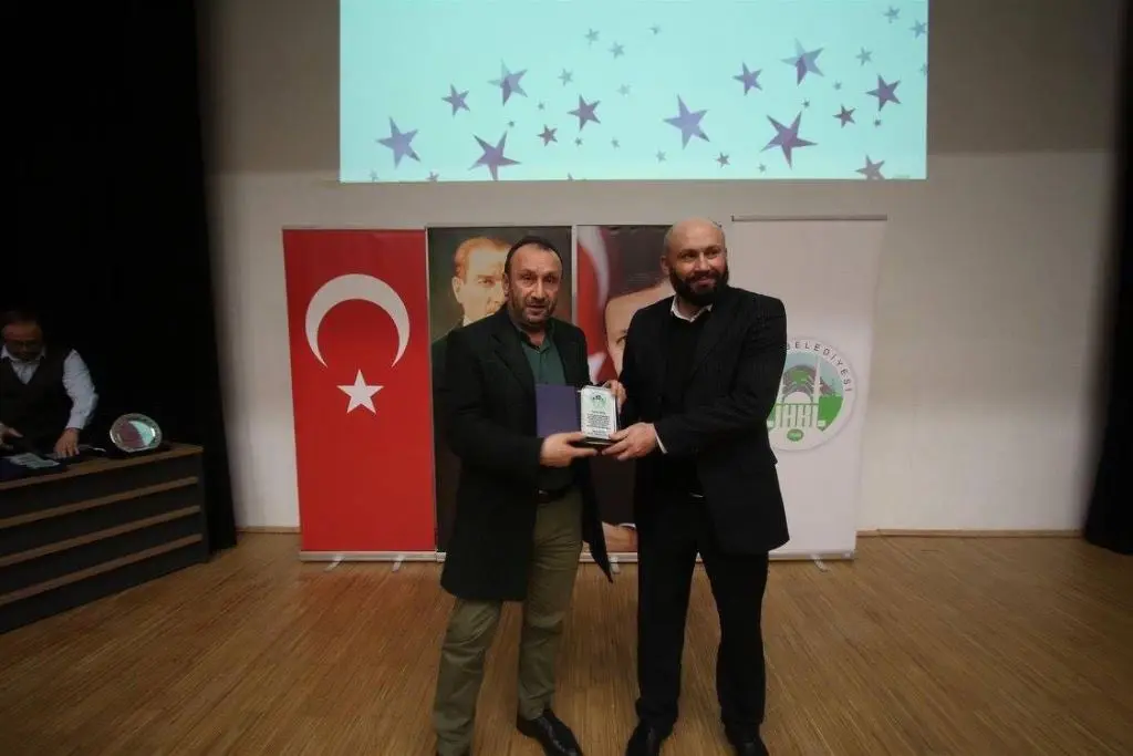 Haber: Hendek’li Sunucuya Akyazı’da Ödül - Öne Çıkan