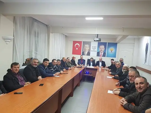 Esnaf odası Başkanı Ak Parti toplantısına katıldı