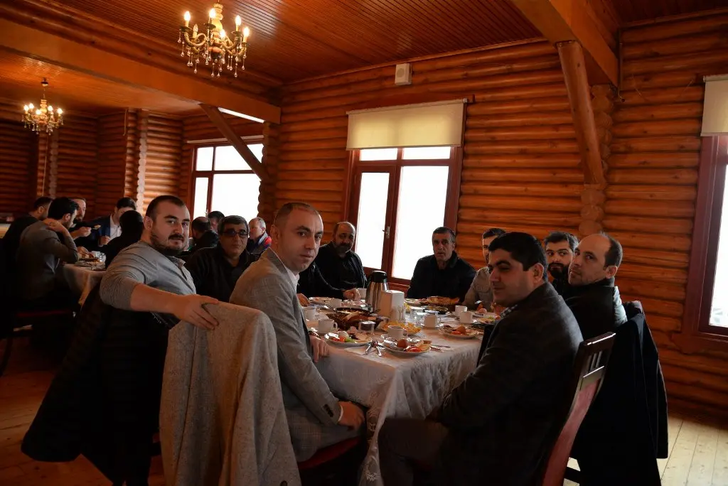 Haber: Belediye Başkanı Püsküllü Müteahhitlerle Bir Araya Geldi - Galeri-2