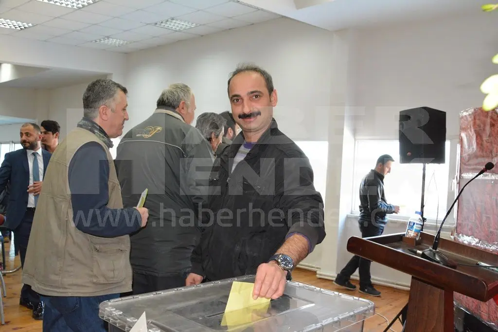 Haber: Berberler ve Kuaförler Odasında Çilek Yeniden Başkan - Galeri-11