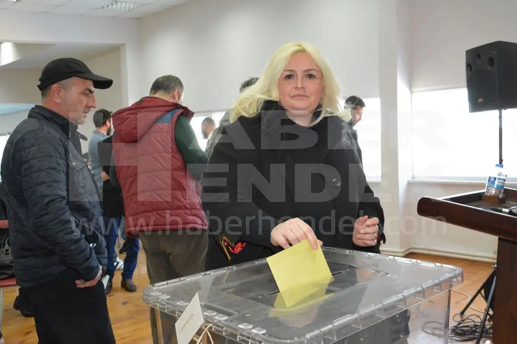 Haber: Berberler ve Kuaförler Odasında Çilek Yeniden Başkan - Galeri-9