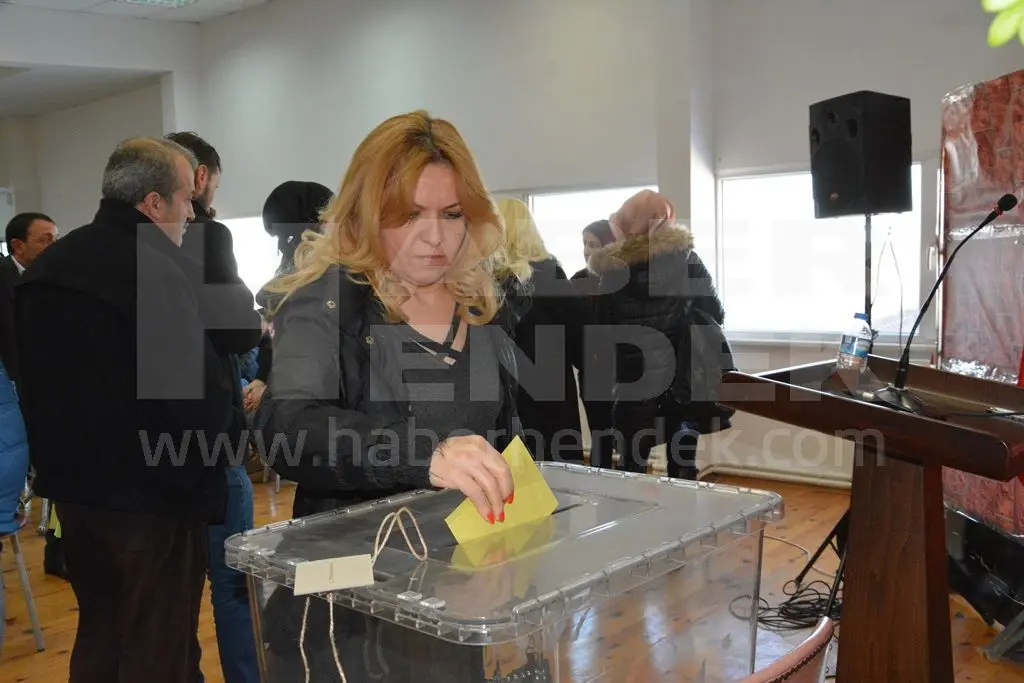 Haber: Berberler ve Kuaförler Odasında Çilek Yeniden Başkan - Galeri-6