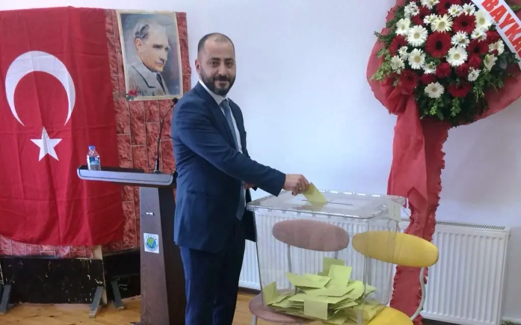Haber: Berberler ve Kuaförler Odasında Çilek Yeniden Başkan - Galeri-13