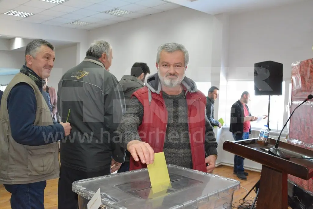 Haber: Berberler ve Kuaförler Odasında Çilek Yeniden Başkan - Galeri-10
