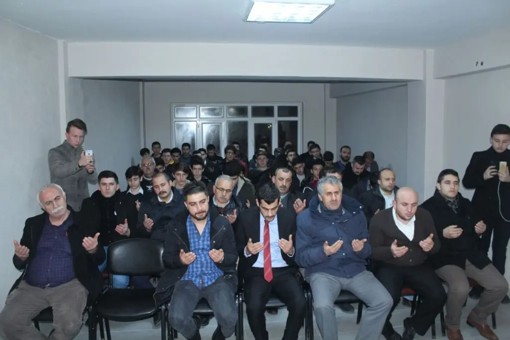Haber: Ülkücüler Fetih Suresini Okuyarak Mehmetçiklerimiz İçin Dua Ettiler - Galeri-1
