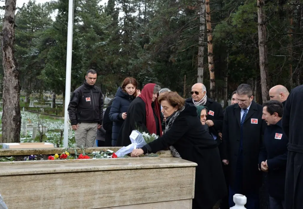 Haber: Efsane Müdür Okkan kabri başında anıldı - Galeri-2