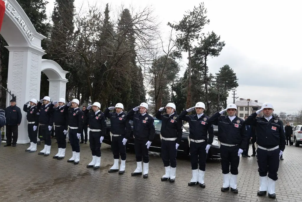 Haber: Efsane Müdür Okkan kabri başında anıldı - Galeri-5