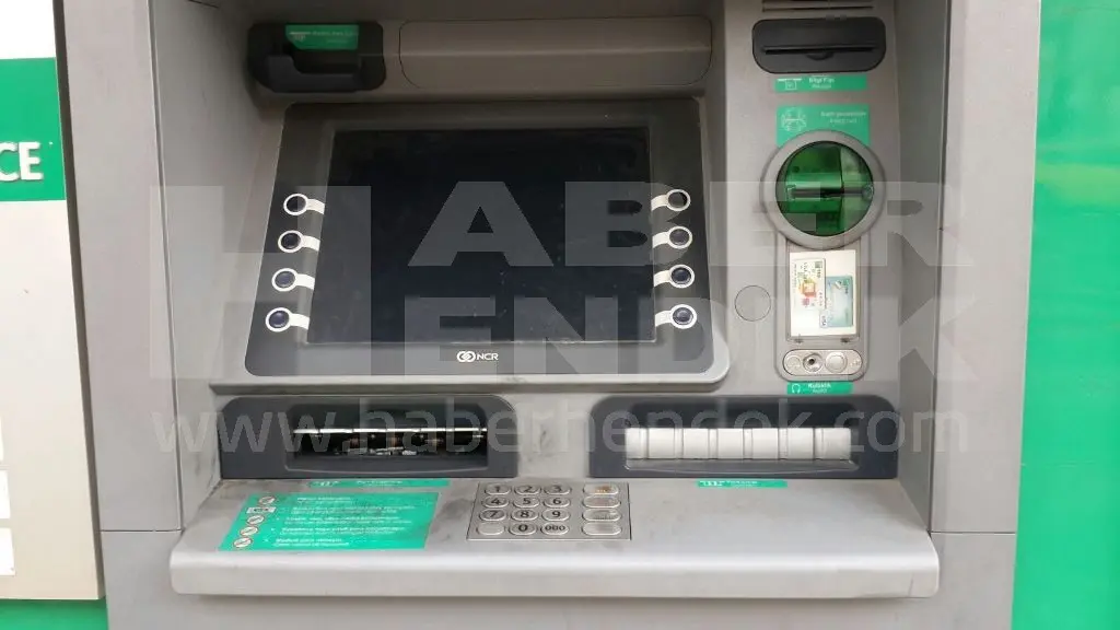 Haber: ATM’den Para Çalmak İçin Para Çekme Yerlerini Kırdılar - Galeri-1
