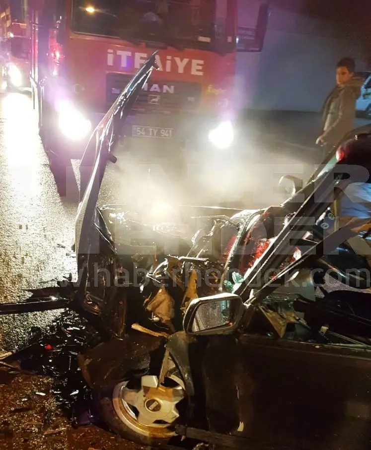 Haber: İki Otomobil Çarpıştı Dört Kişi Yaralandı - Galeri-2