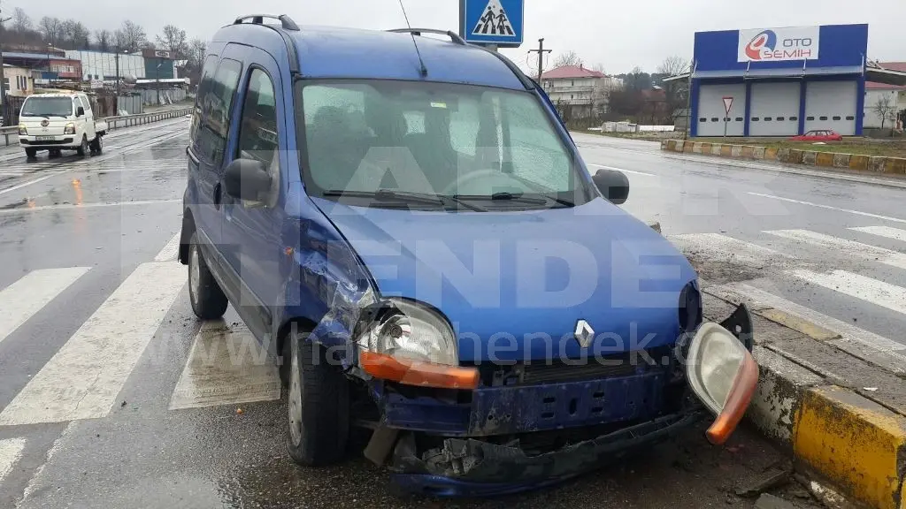 Haber: Küçük Sanayi Işıklarında Kaza Dört Yaralı - Galeri-1