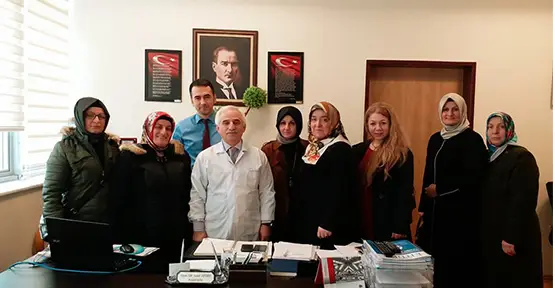 AK Parti Hendek Kadın Kolları Başkanı Bedia Yılkın Kızılay ve  Devlet Hastanesini ziyaret etti