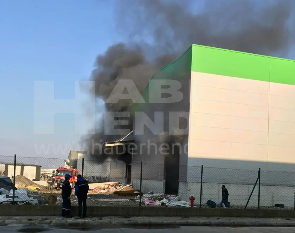 Haber: Hendek OSB’de Fabrikada Yangın - Galeri-2