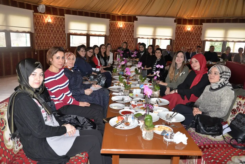 Haber: Başkan Püsküllü Bayan personellerini unutmadı - Galeri-1