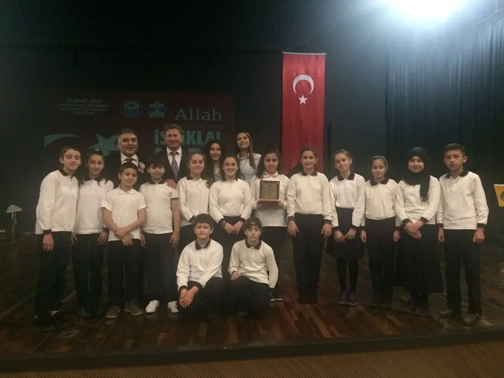 Haber: Uzuncaorman Murat Nişancı Ortaokulu Ödülünü Sakal’dan Aldı - Galeri-1