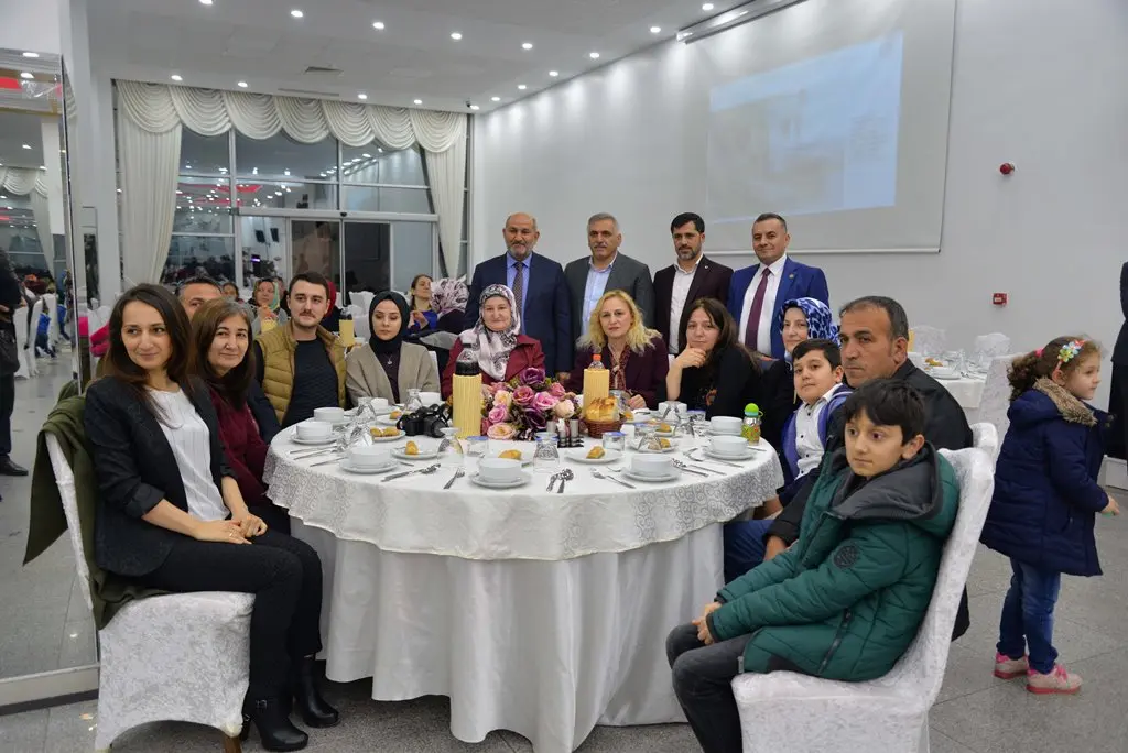 Haber:  Sağlıkçılar Yemekte Buluştu - Galeri-2