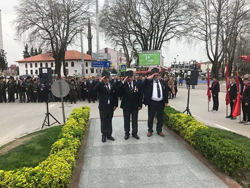 Haber: Hendek’te Çanakkale Zaferi ve Şehitler Anıldı - Galeri-1