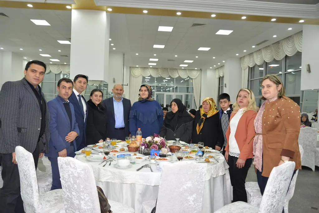 Haber: Hendek Kaymakamlığı Şehit ve Gazi Aileleri İle Buluştu - Galeri-1