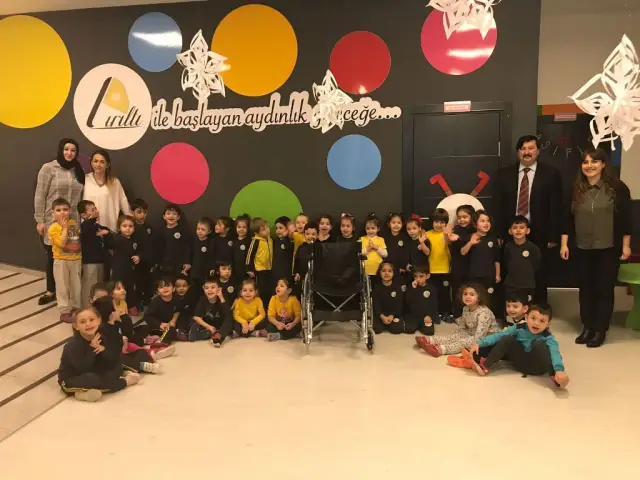 Hayatı Paylaşmak Engelleri Aşmak İçin Bir Kapakta Sen At