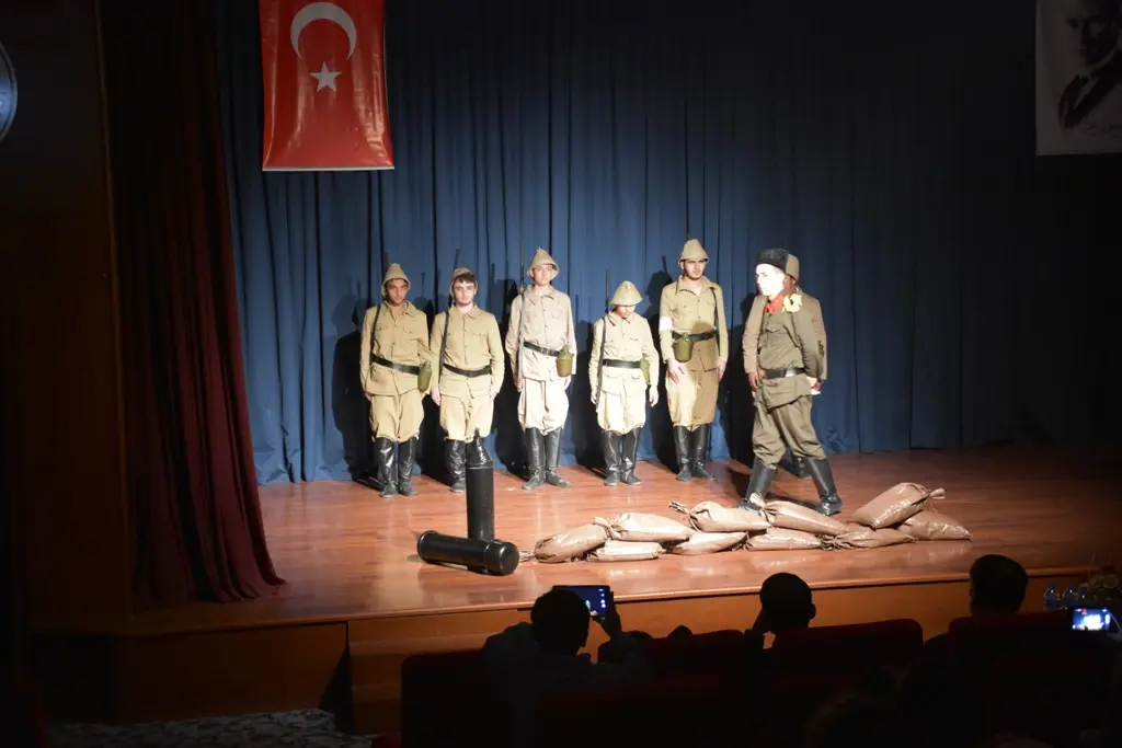 Haber: HTML Öğrencilerinden Duygu Dolu Tiyatro Oyunu - Galeri-6