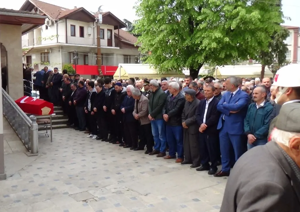 Haber: Emekli Astsubay Askeri törenle uğurlandı - Galeri-1