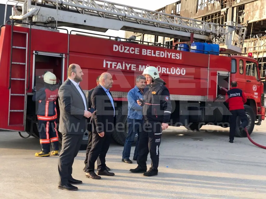 Haber: Mobilya Fabrikası Tamamen Yanarak Kullanılamaz Hale Geldi - Galeri-5