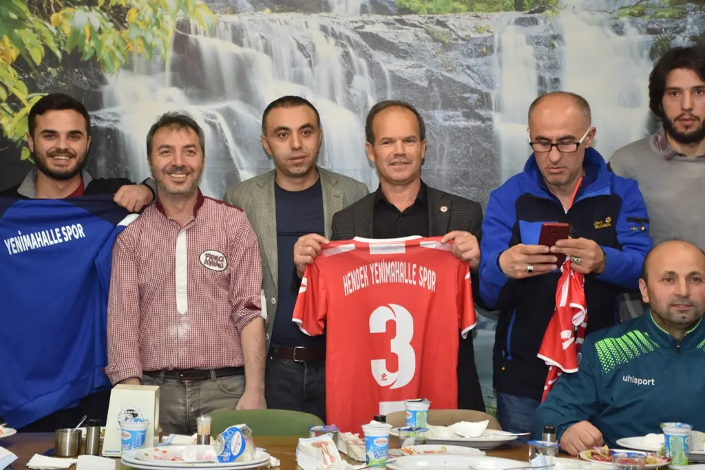 Haber: Yenimahallespor’a Moral Yemeği - Galeri-3