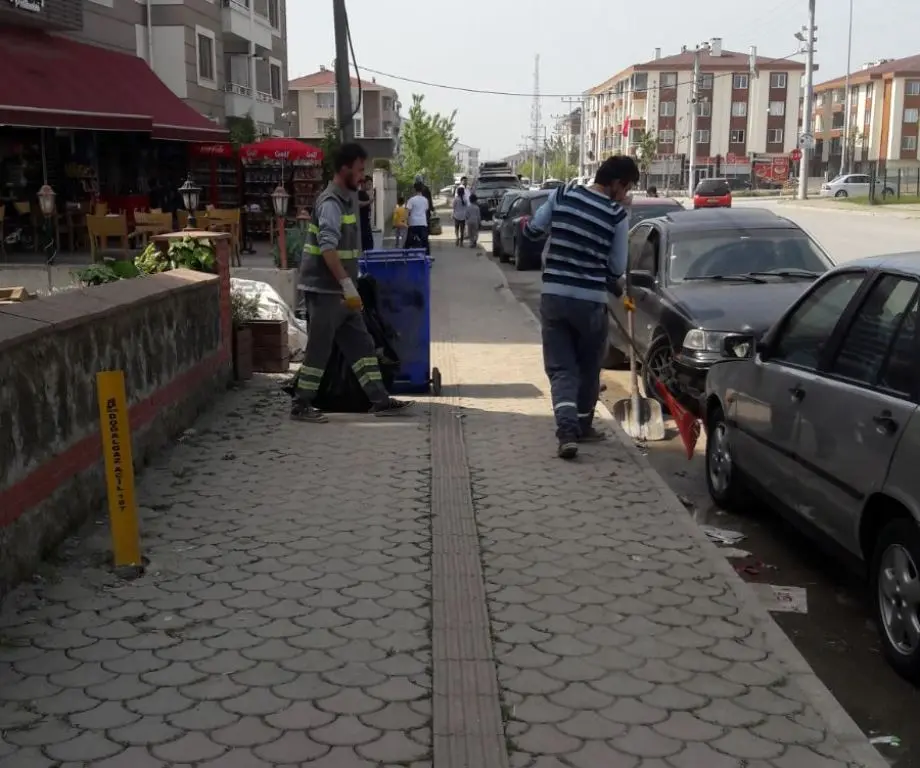 Haber: Hendek’te Temizlik Ekipleri Her Yerde - Galeri-2