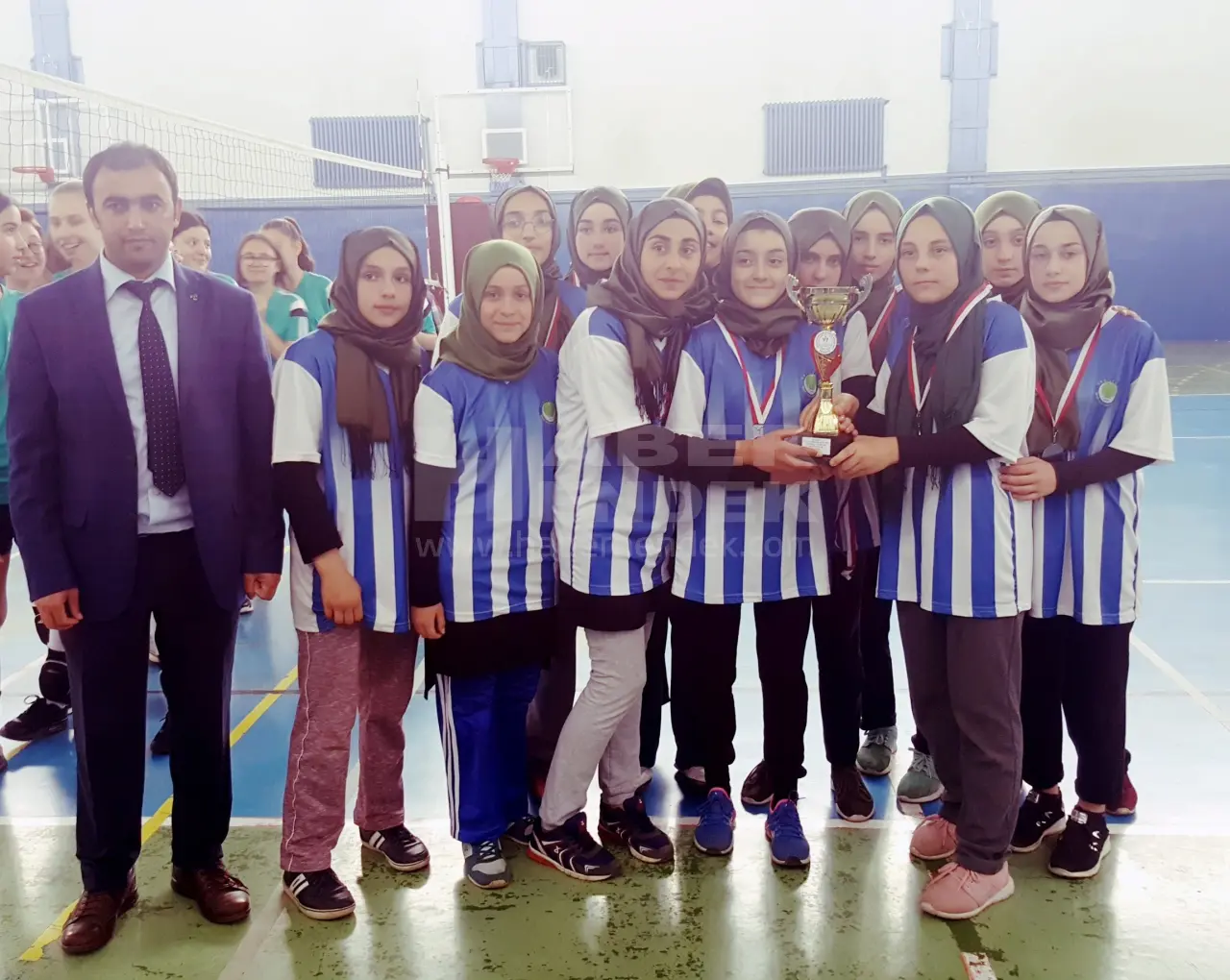 Haber: Okul Sporları Voleybol Müsabakaları sona erdi - Galeri-4