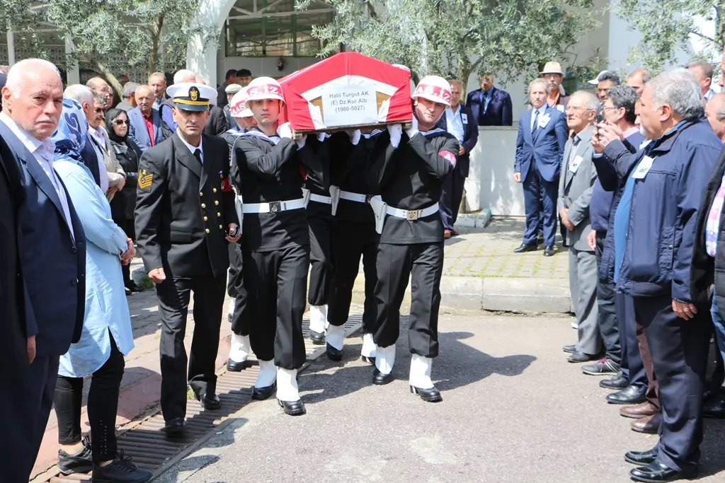 Haber: HENDEKLİ KURMAY ALBAY SON YOLCULUĞUNA UĞURLANDI - Galeri-2