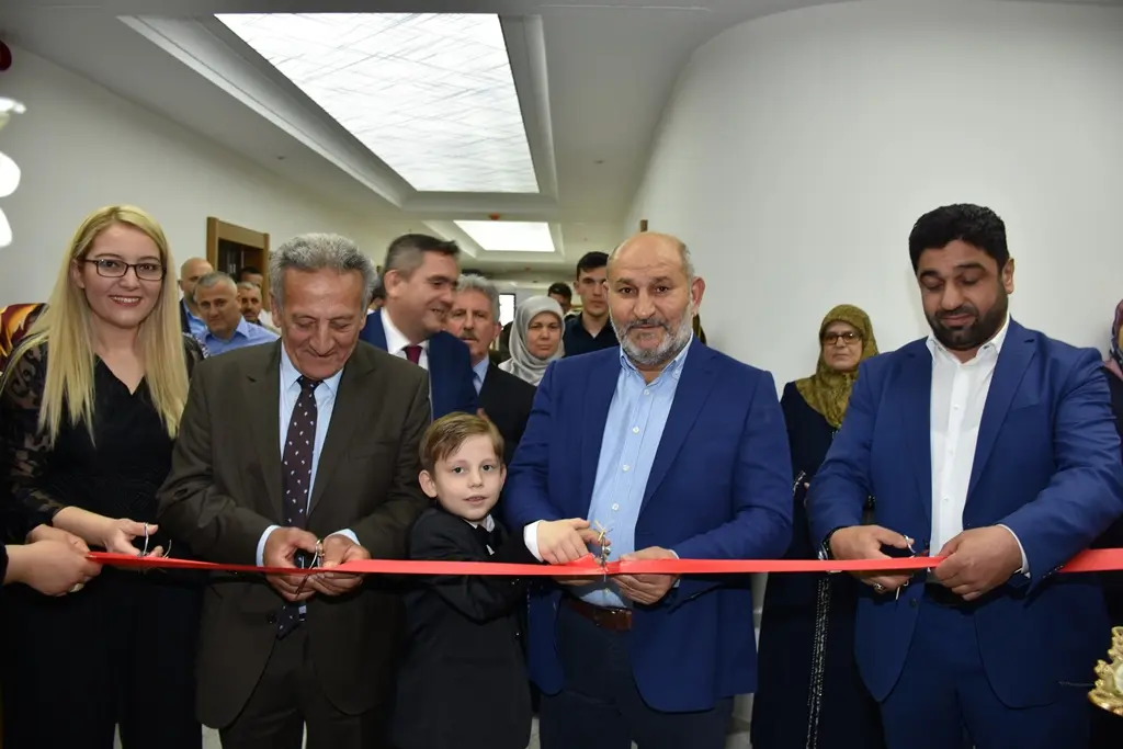 Haber: AYLA ERDAL’DAN DEFİLELİ AÇILIŞ - Galeri-3