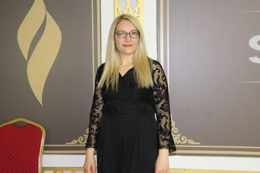 Haber: AYLA ERDAL’DAN DEFİLELİ AÇILIŞ - Galeri-6