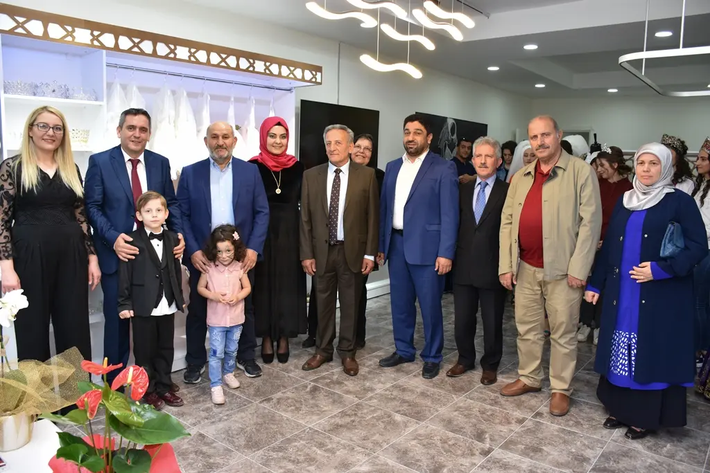 Haber: AYLA ERDAL’DAN DEFİLELİ AÇILIŞ - Galeri-2
