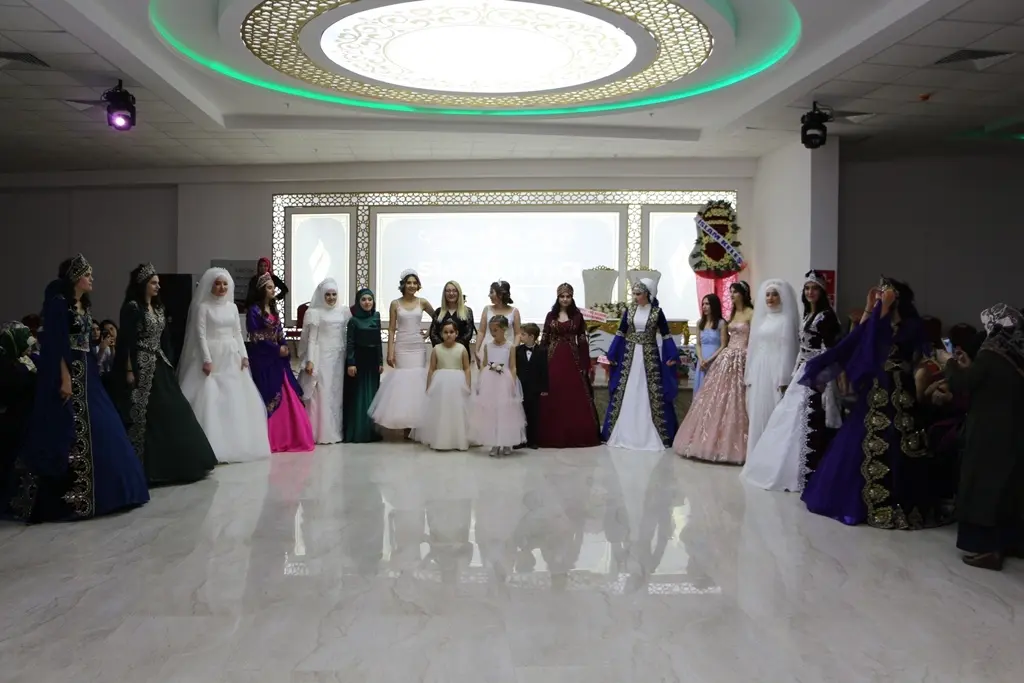 Haber: AYLA ERDAL’DAN DEFİLELİ AÇILIŞ - Galeri-5