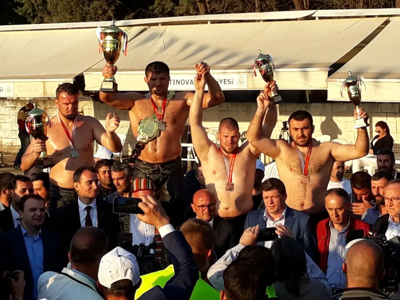 Haber: Aykırı Yılın İlk Kupasını Aldı - Galeri-1