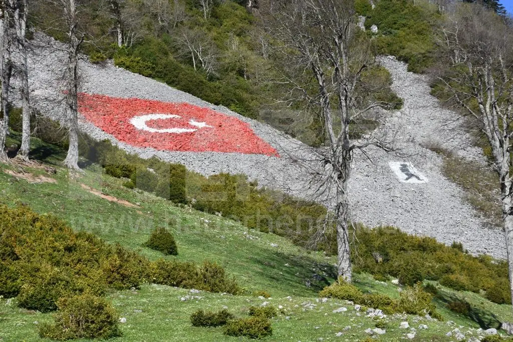 Haber: Zirveye Türk Bayrağı Ve Atatürk - Galeri-2