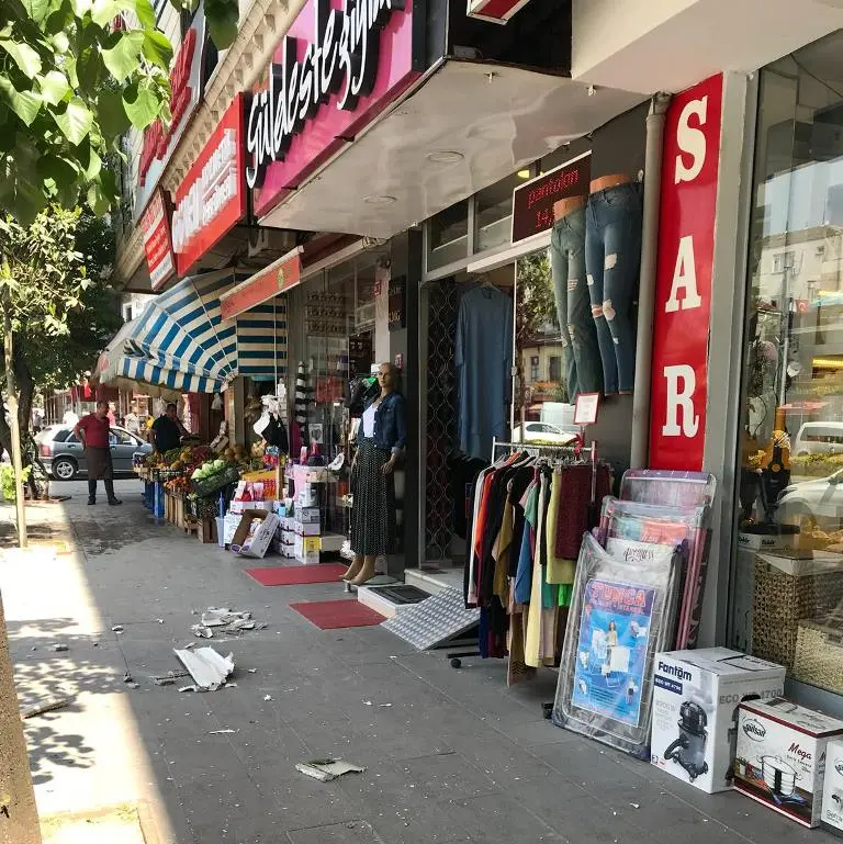 Haber: Düşen İnşaat Parçaları Vatandaşa İsabet Etti - Galeri-1