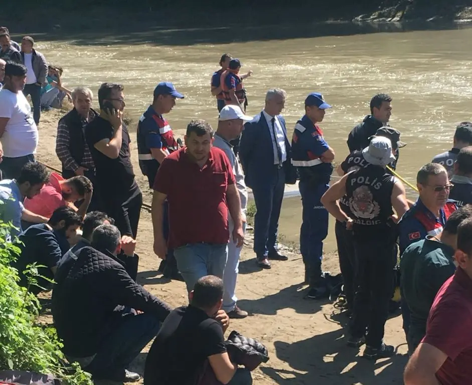 Haber: Kayıp Olan İki Kişiyi Arama Çalışmaları Sürüyor - Öne Çıkan