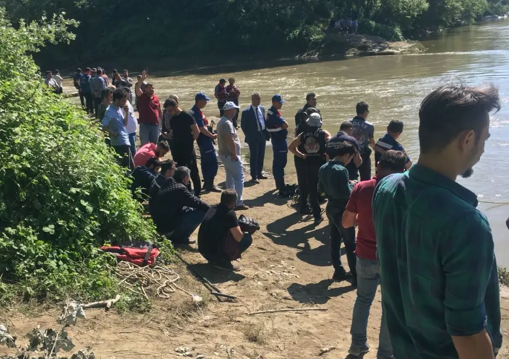 Haber: Kayıp Olan İki Kişiyi Arama Çalışmaları Sürüyor - Galeri-1