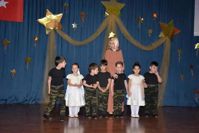 İrfan Mektebi Miniklerinden muhteşem gösteriler