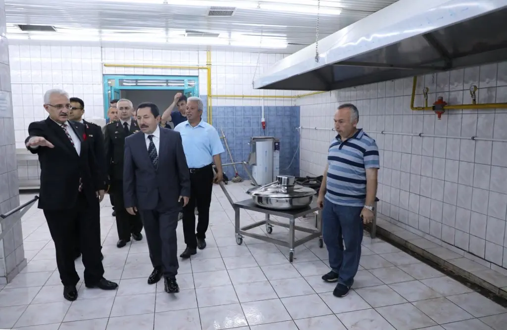 Haber: Vali Balkanlıoğlu Kadın Cezaevini Ziyaret Etti - Galeri-1