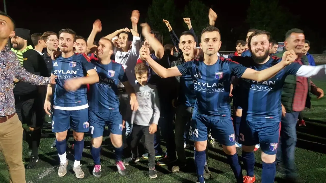 Haber: Kocatöngelspor Şampiyon Oldu - Öne Çıkan