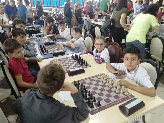 Haber: Yeniyüzyıl İlkokulu Satrançta İl Üçüncüsü Oldu - Galeri-1