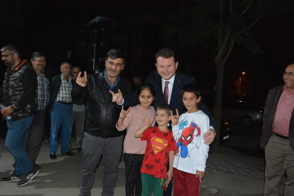 Haber: MHP Milletvekili Adayları Bülbül ve Budak Hendek'e Çıkarma Yaptı - Galeri-8